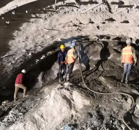富源拱顶带模注浆料的施工流程及注意事项